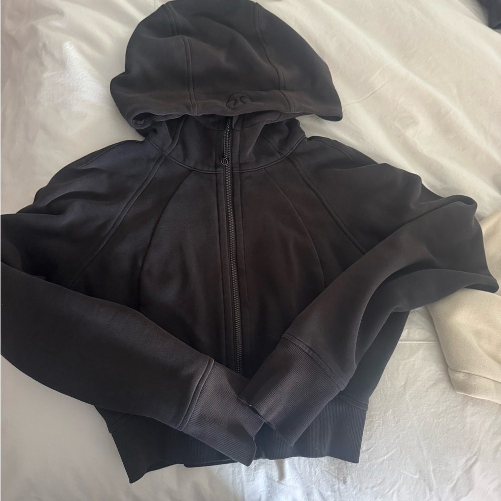 Lululemon size 4 black cropped full zip scuba hoodie